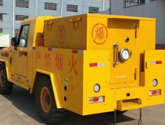 黑水凯龙爆破器材运输车：保障爆破任务的安全运行